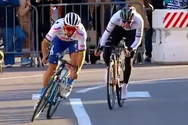 Video: Peter Sagan prešprintoval Tadeja Pogačara a vyhral exhibičné kritérium v Monaku