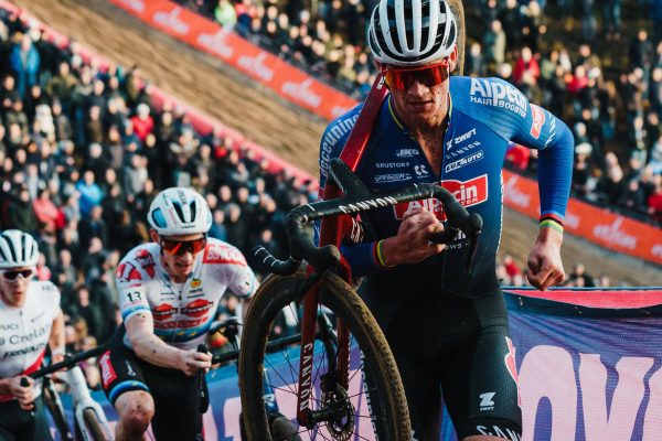 Mathieu van der Poel odštartuje na 13 cyklokrosových pretekoch v sezóne 2023/24