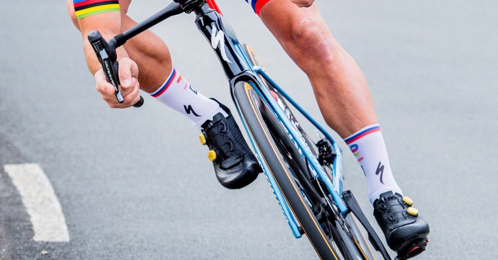 UCI v&yacute;razne zvy&scaron;uje pokuty za nevyhovuj&uacute;ce oblečenie a privysoko vytiahnut&eacute; ponožky