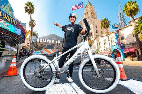 Video: Fabio Wibmer sa zabáva v uliciach Los Angeles