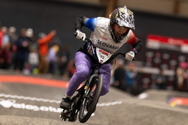 Kristína Nováková obsadila na Majstrovstvách sveta v pumptracku 11. miesto, Daniel Hradský skončil na 15. mieste