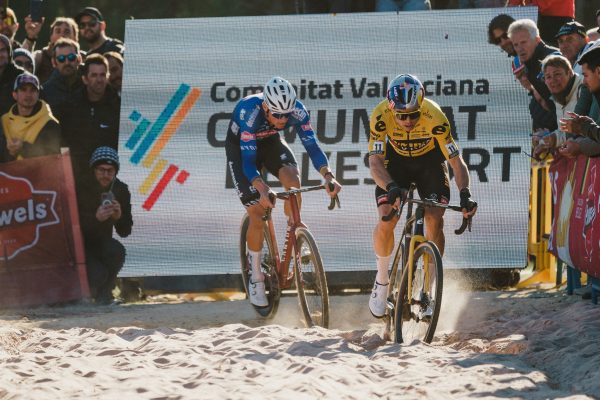 Mathieu van der Poel a Wout van Aert sa stretnú už dnes v cyklokrosovom súboji na pretekoch Exact Cross Mol