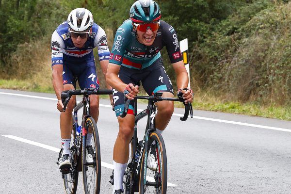 Cian Uijtdebroeks trénuje s Jumbo-Visma, zatiaľ čo Bora-Hansgrohe popiera tvrdenia o šikanovaní
