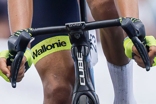 UCI zakáže v roku 2024 extrémne vytočené brzdové páky