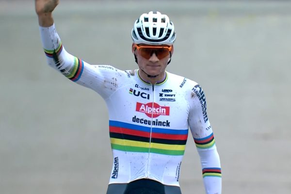 Mathieu van der Poel išiel sólo od štartu až do cieľa a vyhral cyklokrosové preteky X2O Herentals