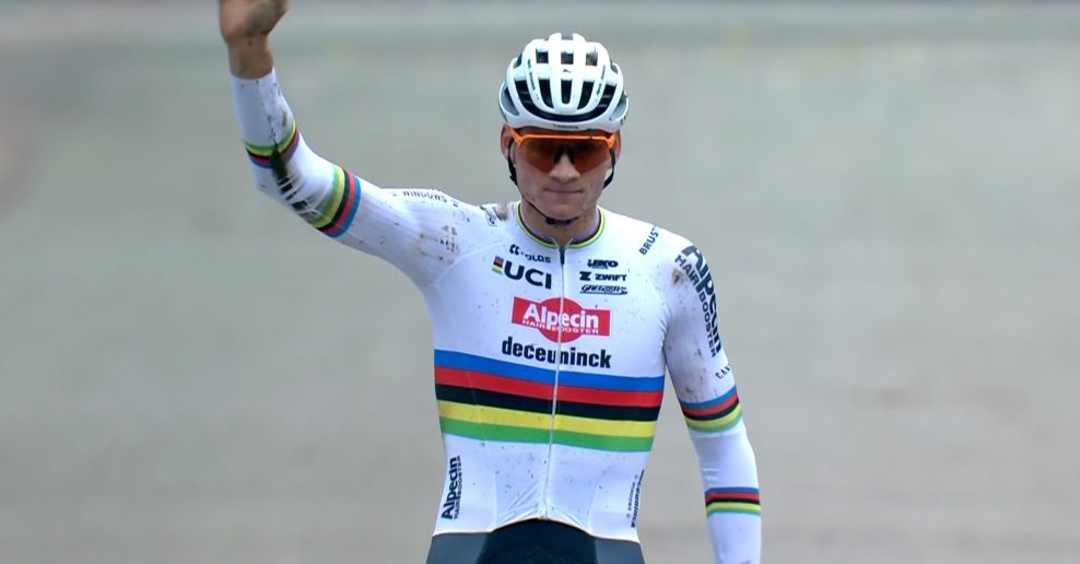 Mathieu van der Poel išiel sólo od štartu až do cieľa a vyhral cyklokrosové preteky X2O Herentals