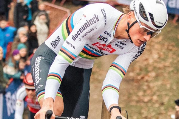 Mathieu van der Poel je v cyklokrose silnejší ako kedykoľvek predtým, hovorí šéf Alpecinu