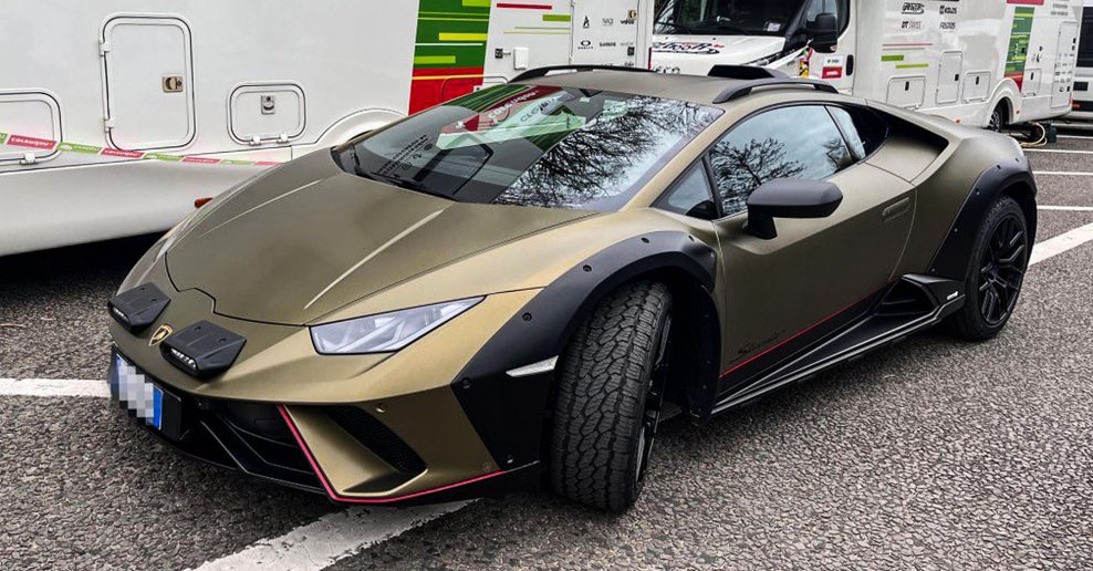 Mathieu van der Poel prišiel na cyklokrosové preteky na superšporte Lamborghini Huracan Sterrato