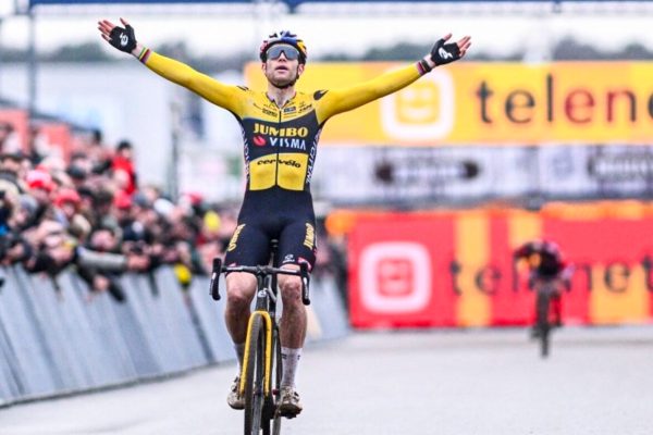 Bez Van der Poela bol Wout van Aert najsilnejší a vyhral cyklokrosové preteky Superprestige