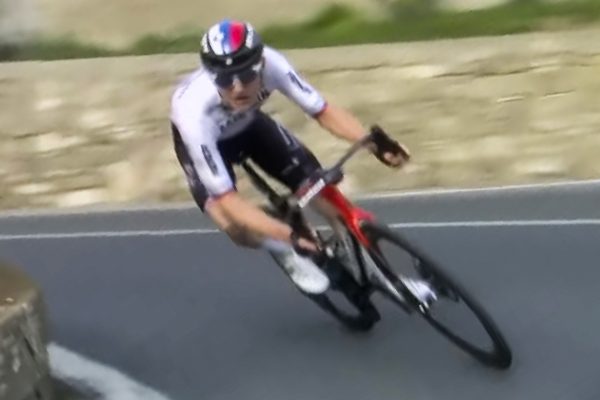 Nechoď za mnou v zjazde, si mlad&yacute; a mus&iacute;&scaron; vyhrať Tour de France, radil Matej Mohorič Pogačarovi