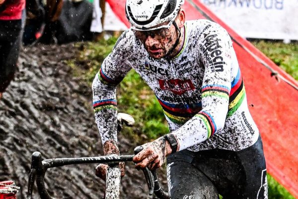 Nezastaviteľný Mathieu van der Poel vyhral v cyklokrose už šiestykrát za sebou