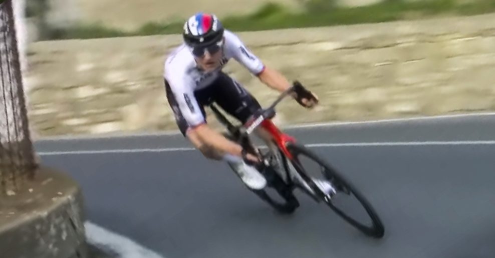 Nechoď za mnou v zjazde, si mladý a musíš vyhrať Tour de France, radil Matej Mohorič Pogačarovi