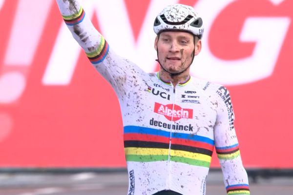Mathieu van der Poel opäť suverénne zvíťazil a potvrdzuje, že je v cyklokrose silnejší ako kedykoľvek predtým