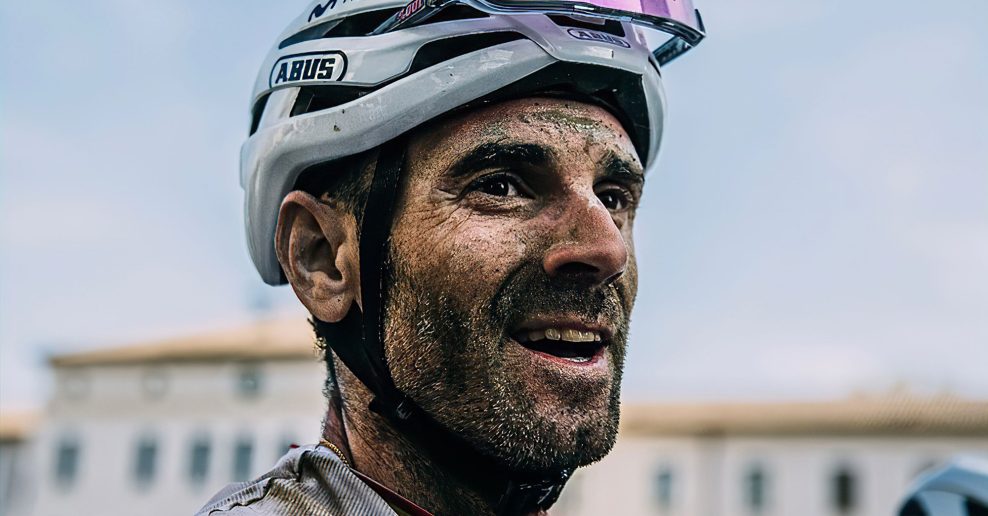 Alejandro Valverde sa na MTB pretekoch Cape Epic 2024 z&uacute;častn&iacute; s najvy&scaron;&scaron;&iacute;mi amb&iacute;ciami