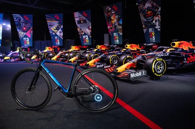 Spoločnosť Skarper spolupracovala s t&iacute;mom F1 Red Bull na v&yacute;voji konverzn&eacute;ho syst&eacute;mu pre elektrobicykle