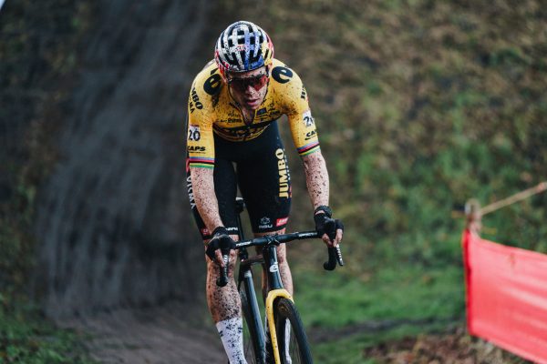 Vedome som sa nesnažil ísť s Van der Poelom, priznal Wout van Aert po pretekoch v Koksijde
