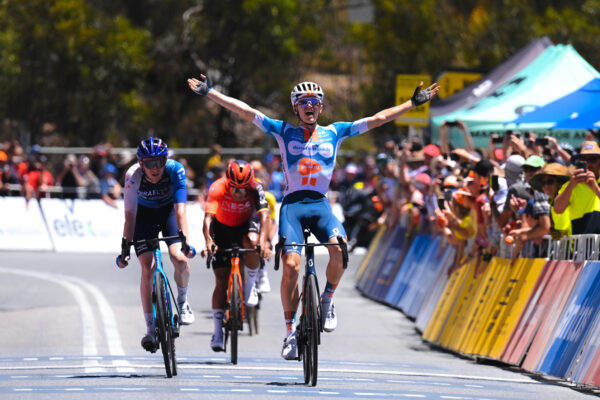 Len 21-ročný Oscar Onley porazil Alaphilippa aj Del Tora a vyhral 5. etapu Tour Down Under