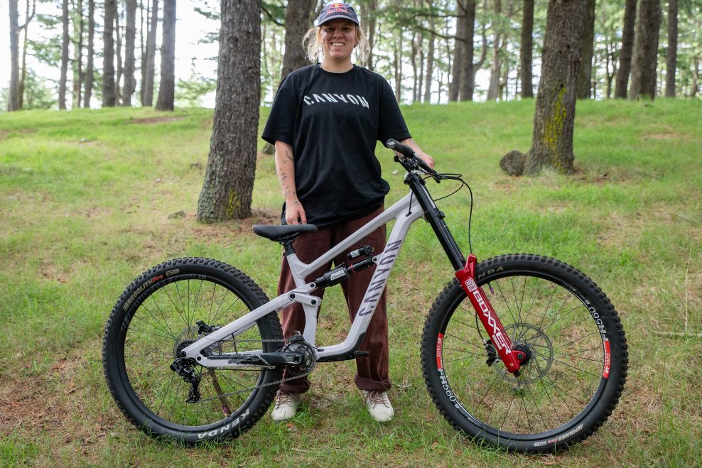 Harriet Burbidge-Smith bude v tejto sezóne jazdiť za Canyon