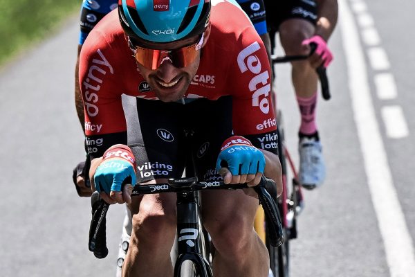 Je to blbosť, hovorí Victor Campenaerts o nejasnom zákaze vytočených brzdových pák