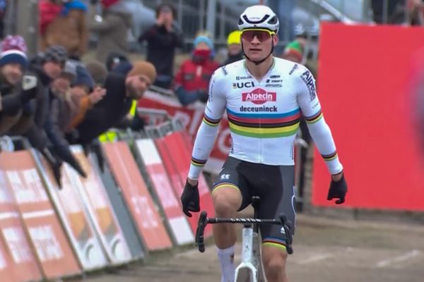Mathieu van der Poel vyhral už desiate cyklokrosové preteky za sebou