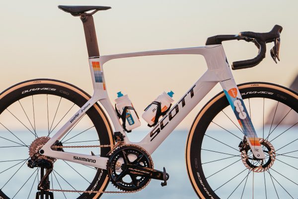 Tím dsm-firmenich predstavil nový dizajn bicyklov aj oblečenia pre sezónu 2024