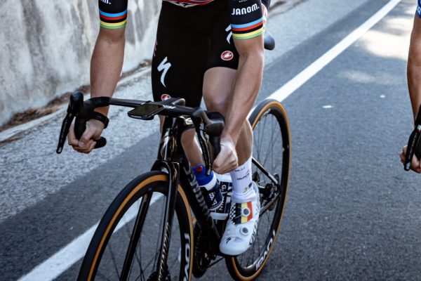 Jazdci tímu Soudal-QuickStep budú jazdiť aj v roku 2024 plášte s dušami
