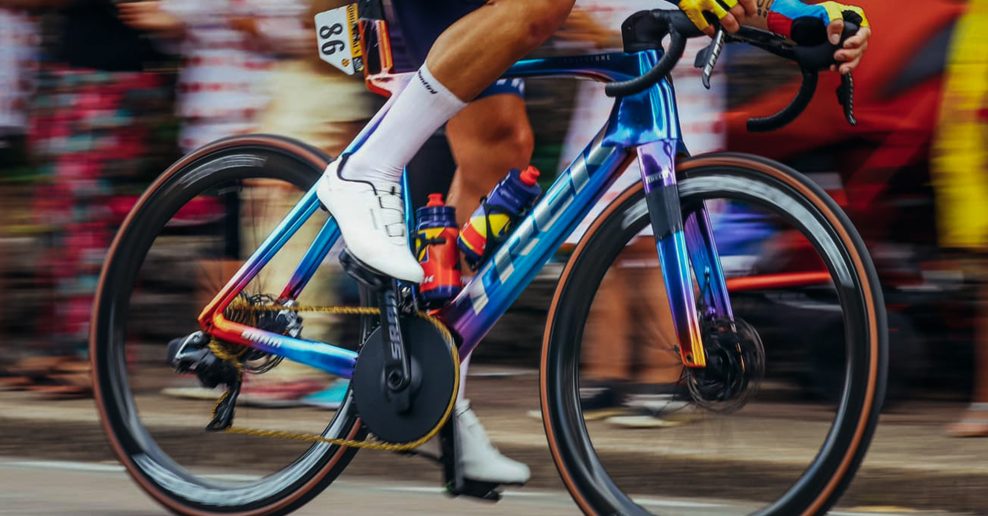 Najkrajším pretekárskym bicyklom roku 2023 sa stal 20-tisícový Trek Madone SLR Madsa Pedersena
