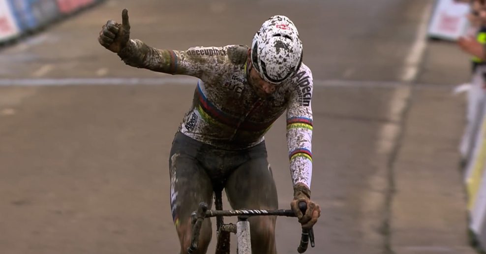 Nezastaviteľn&yacute; Mathieu van der Poel začal nov&yacute; rok &ocirc;smim cyklokrosov&yacute;m v&iacute;ťazstvom za sebou