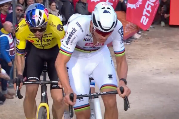 Wout van Aert vyhral Svetový pohár v Benidorme, Van der Poela vyradili technické problémy a pád v závere