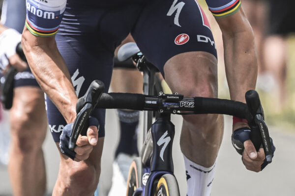 Ako UCI obmedzuje extrémne vytočené brzdové páky a aký uhol je ešte povolený?