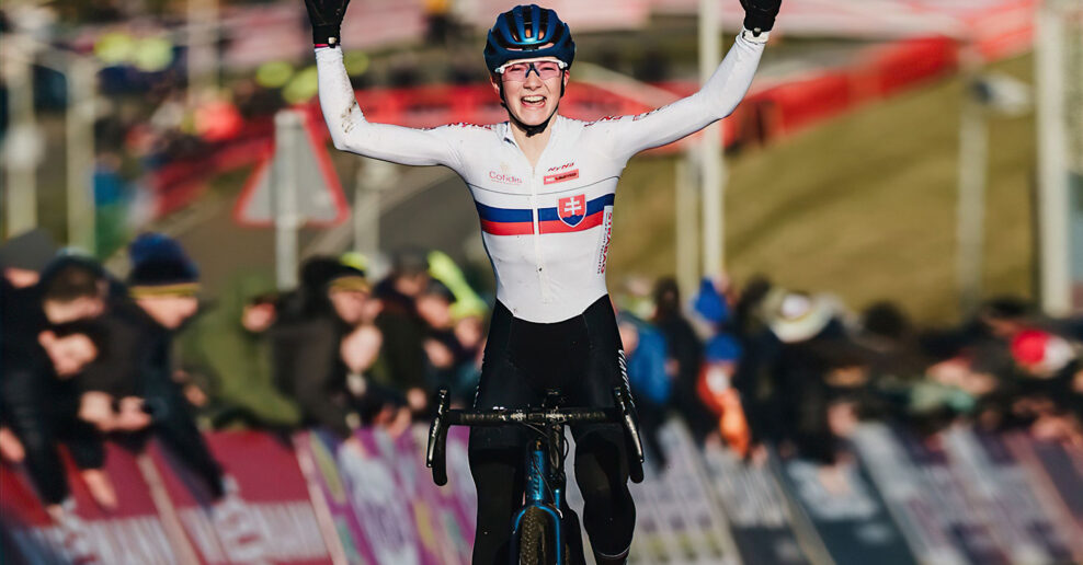 Vikt&oacute;ria Chladoňov&aacute; dosiahla obrovsk&yacute; &uacute;spech. Je prvou Slovenkou v hist&oacute;rii, ktor&aacute; vyhrala Svetov&yacute; poh&aacute;r v cyklokrose