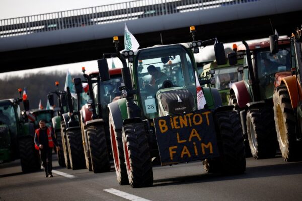 Pre protest farmárov museli zrušiť úvodnú etapu pretekov Etoile de Bessèges