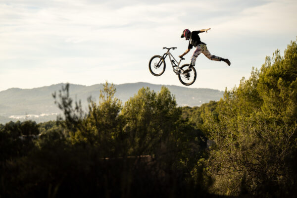 Tomas Lemoine bude jazdiť na bicykloch Commencal (video+galéria)