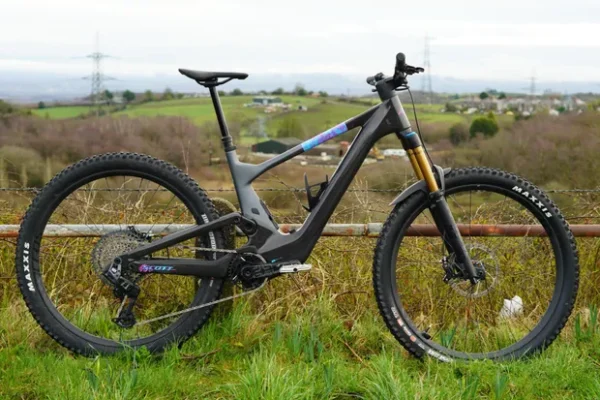 Scott roz&scaron;&iacute;ril rodinu ľahk&yacute;ch elektrobicyklov o nov&yacute; Voltage eRide s hmotnosťou pod 18 kg