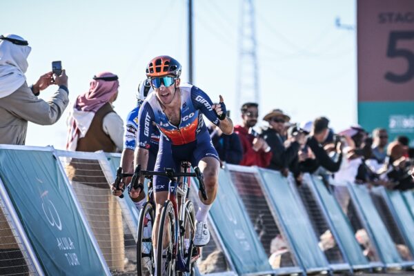 Simon Yates vyhral poslednú etapu aj celkové hodnotenie AlUla Tour