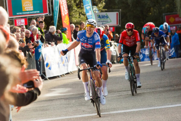 Mladý talent Axel Laurance porazil Madsa Pedersena a vyhral druhú etapu Etoile de Bessèges