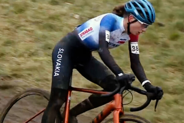  Video: Ako Viktória Chladoňová vybojovala bronz na cyklokrosových Majstrovstvách sveta