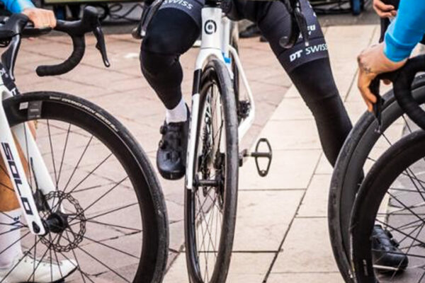 UCI zakázala pretekárom jazdiť na nových pedáloch Ekoi, ktoré majú šetriť až 8 wattov