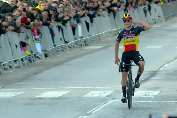 Remco Evenepoel vyhral po šialenom 55 km sóle portugalskú klasiku Figueira Champions