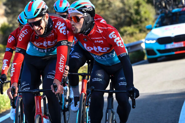Úvodné etapové preteky WorldTour v roku 2024 nevyhral ani raz tím kategórie WorldTour