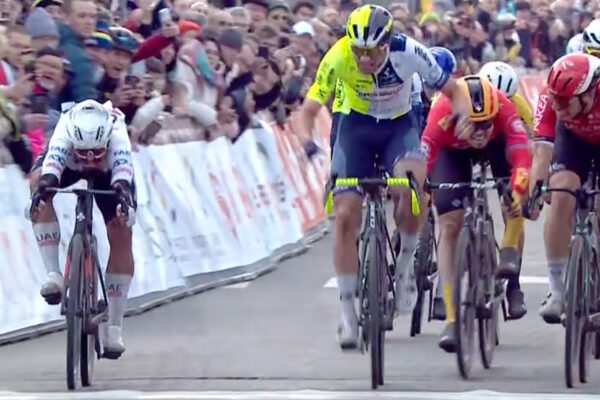 Video: Laurenz Rex oslavoval priskoro a takmer prišiel o víťazstvo na klasike Le Samyn