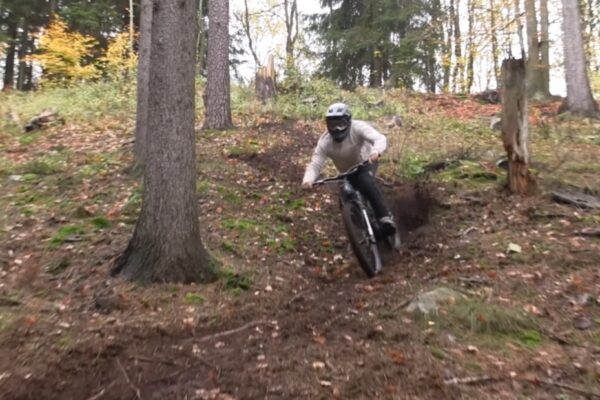  Video: Saddle Up & Ride natočil Honza Faistaver a ide o 26 minút čistého bike šialenstva