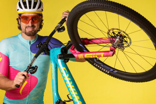 Foto: Peter Sagan ukázal nové oblečenie a bicykle tímu Specialized Factory Racing pre sezónu 2024