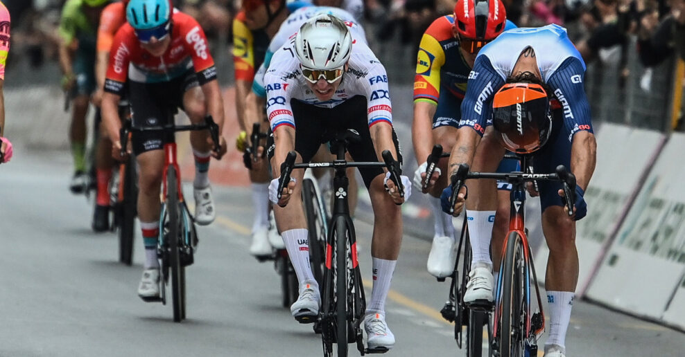 Detaily v&yacute;konu Tadeja Pogačara v z&aacute;verečnom &scaron;printe na Mil&aacute;no-San Remo 2024