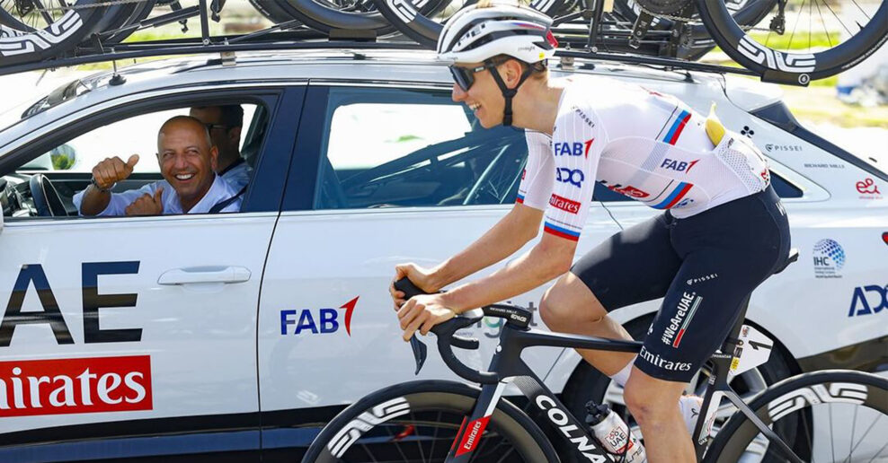 Tadej Pogačar počas pretekov ušiel do úniku, zastavil, aby sa vymočil a skryl sa v kríkoch