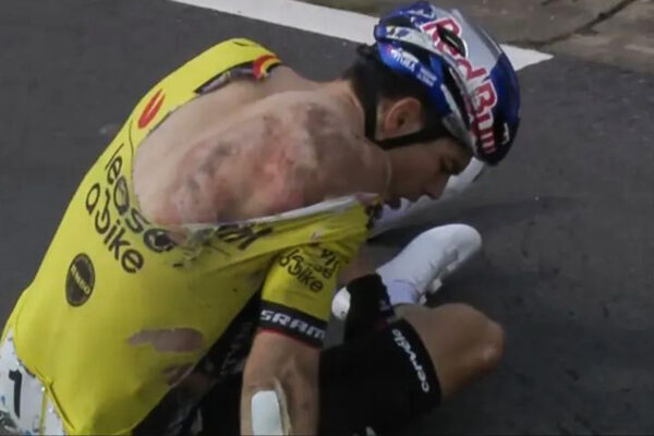 Wout van Aert má vraj zlomenú hrudnú aj kľúčnu kosť a až sedem rebier