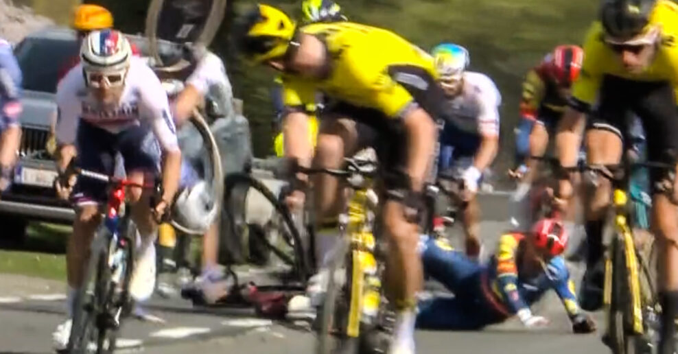 Wout van Aert aj Jasper Stuyven musia podstúpiť operácie po hrozivom hromadnom páde