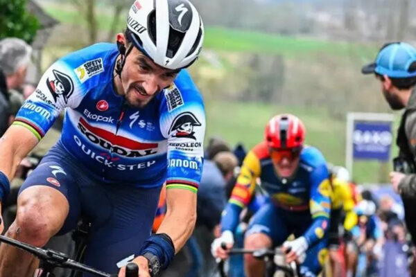 Odosobnil som sa od toho. Je mi to jedno, hovorí Julian Alaphilippe o kritike Patricka Lefevera