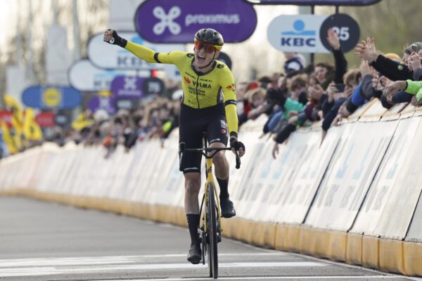 Matteo Jorgenson je prvým Američanom, ktorý vyhral klasiku Dwars door Vlaanderen