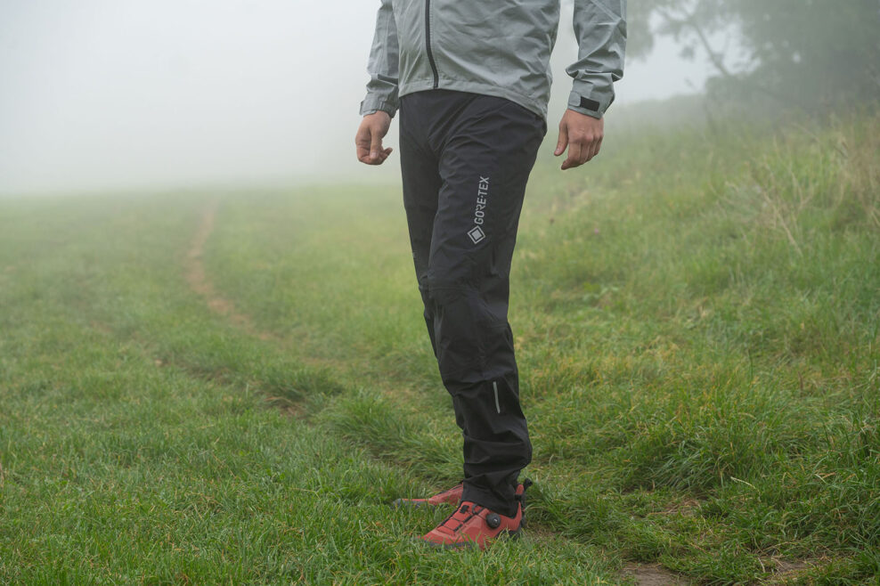Test: Nepremokavé nohavice Gorewear Endure Gore-Tex